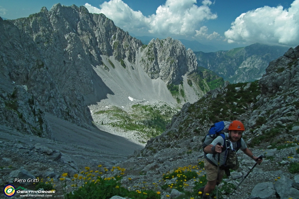 29 Corna delle Pale a dx (2240 m.) ....JPG